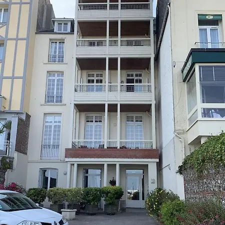 Front De Mer Vue Cour Apartment